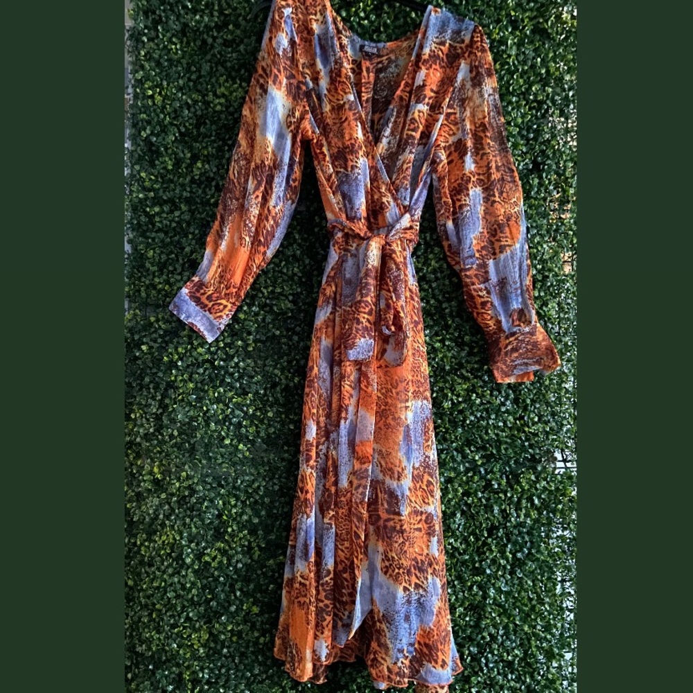 Fall Style Sky Zone Exchange BEAUTIFUL orange /blue print maxi dress. Size Large